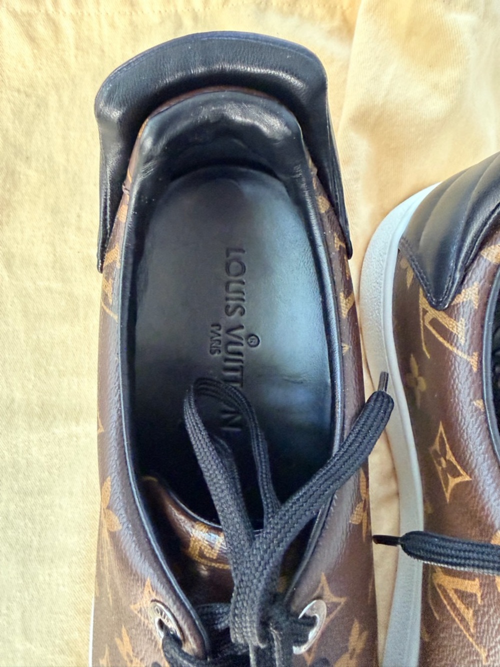 Louis Vuitton Brown Monogram Men’s Low-Top Sneakers with Black Laces - Picture 11 of 14
